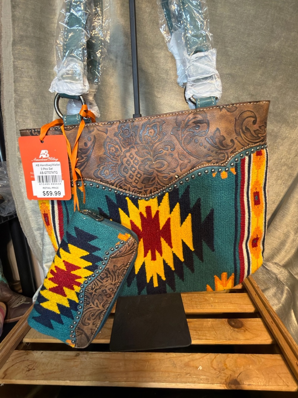 American Bling *NEW* Conceal/Carry Shoulder Bag & Wallet Set w/Aztec Print.#8824